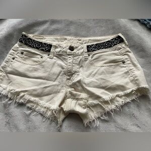EUC American Eagle Woman's Cream Color Denim Jeans Shorts Size 4 Cute